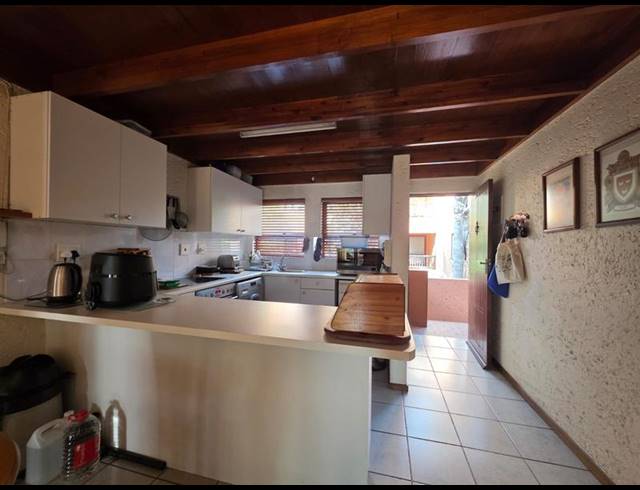 2 BEDROOM APARTMENT FOR SALE IN SUNNINGHILL